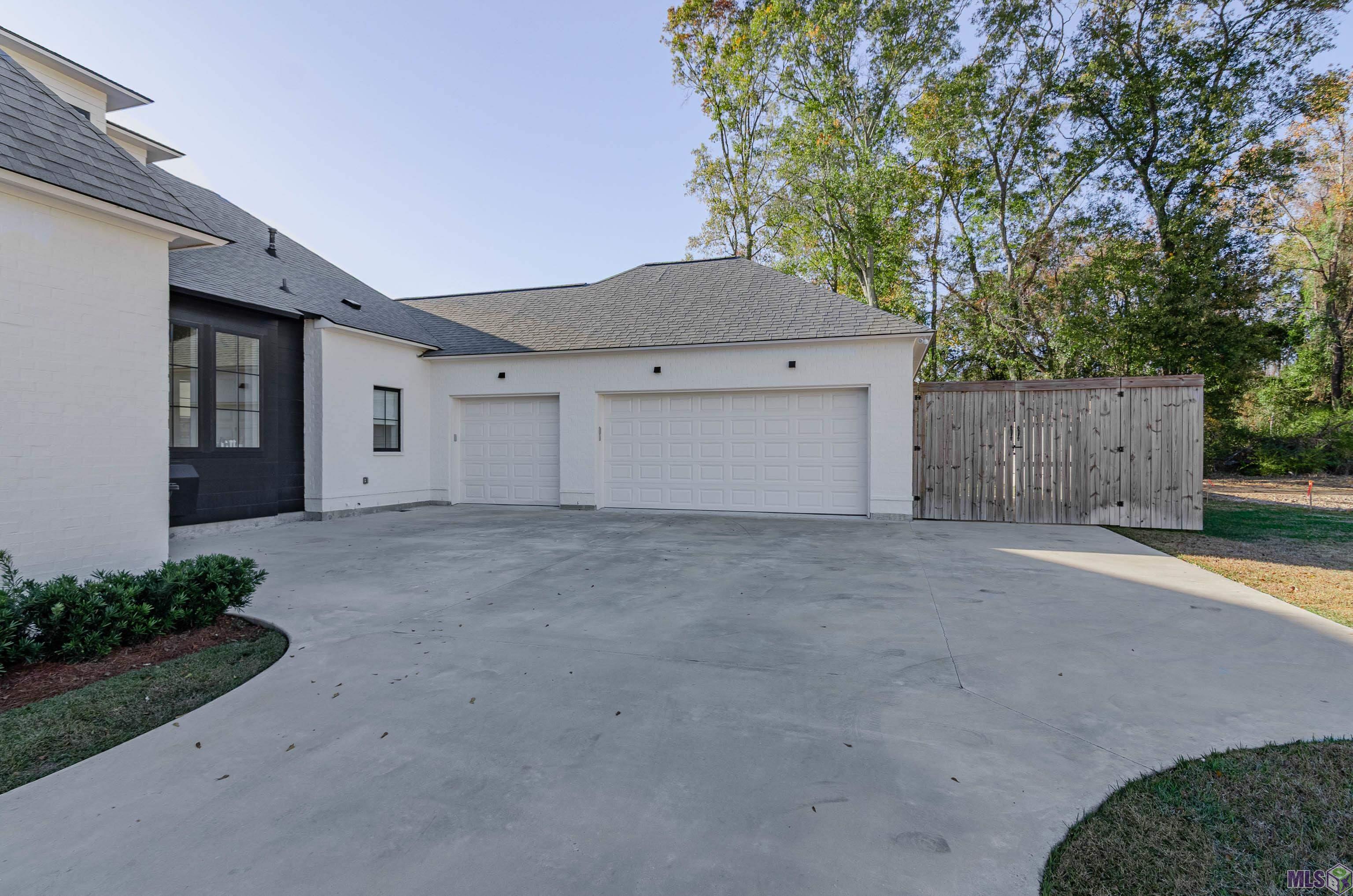 8228 Oakridge Drive Baton Rouge, LA 70810 - Photo 4 of 60