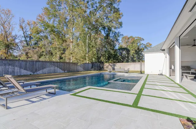 $1,854,308 | 8228 Oakridge Drive, Baton Rouge, LA 70810