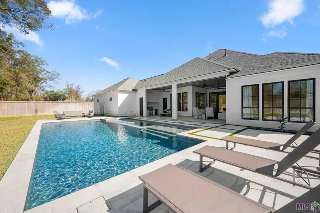 $1,854,308 | 8228 Oakridge Drive, Baton Rouge, LA 70810