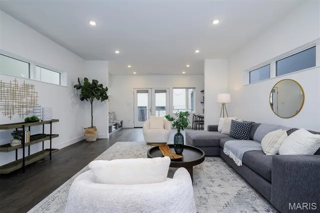 $565,000 | 4426 Vista Avenue, St. Louis, MO 63110