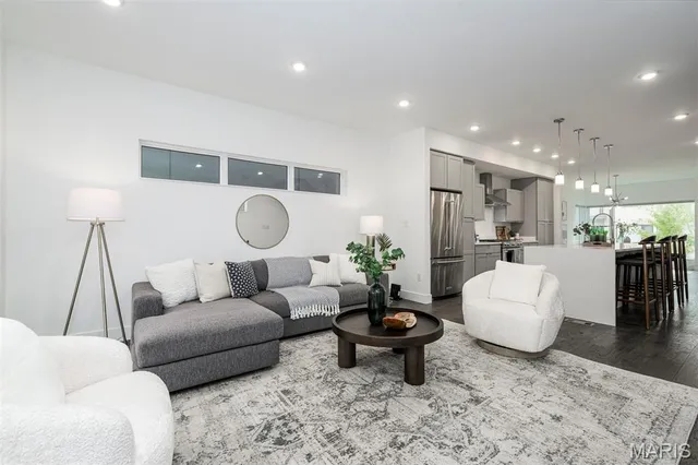 $565,000 | 4426 Vista Avenue, St. Louis, MO 63110