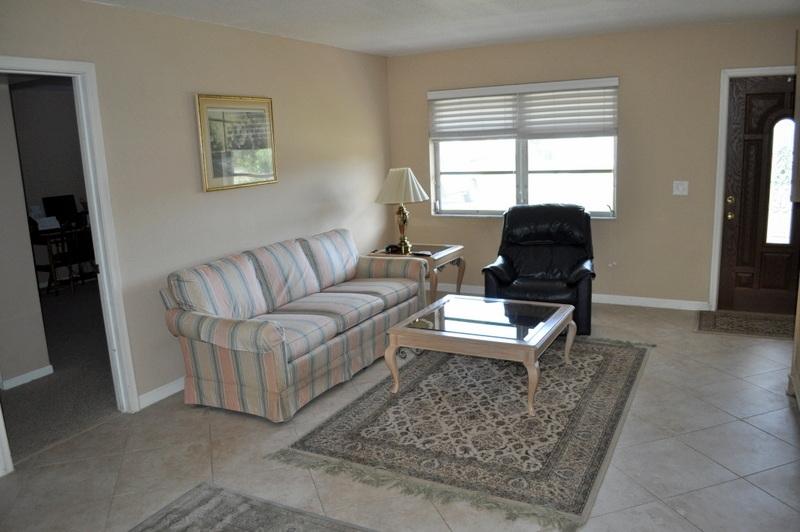 425 Kirk Road Palm Springs, FL 33461 - Photo 4 of 26 Living 3