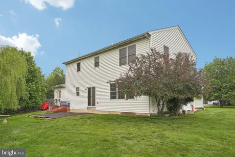 a view of a house with a backyard