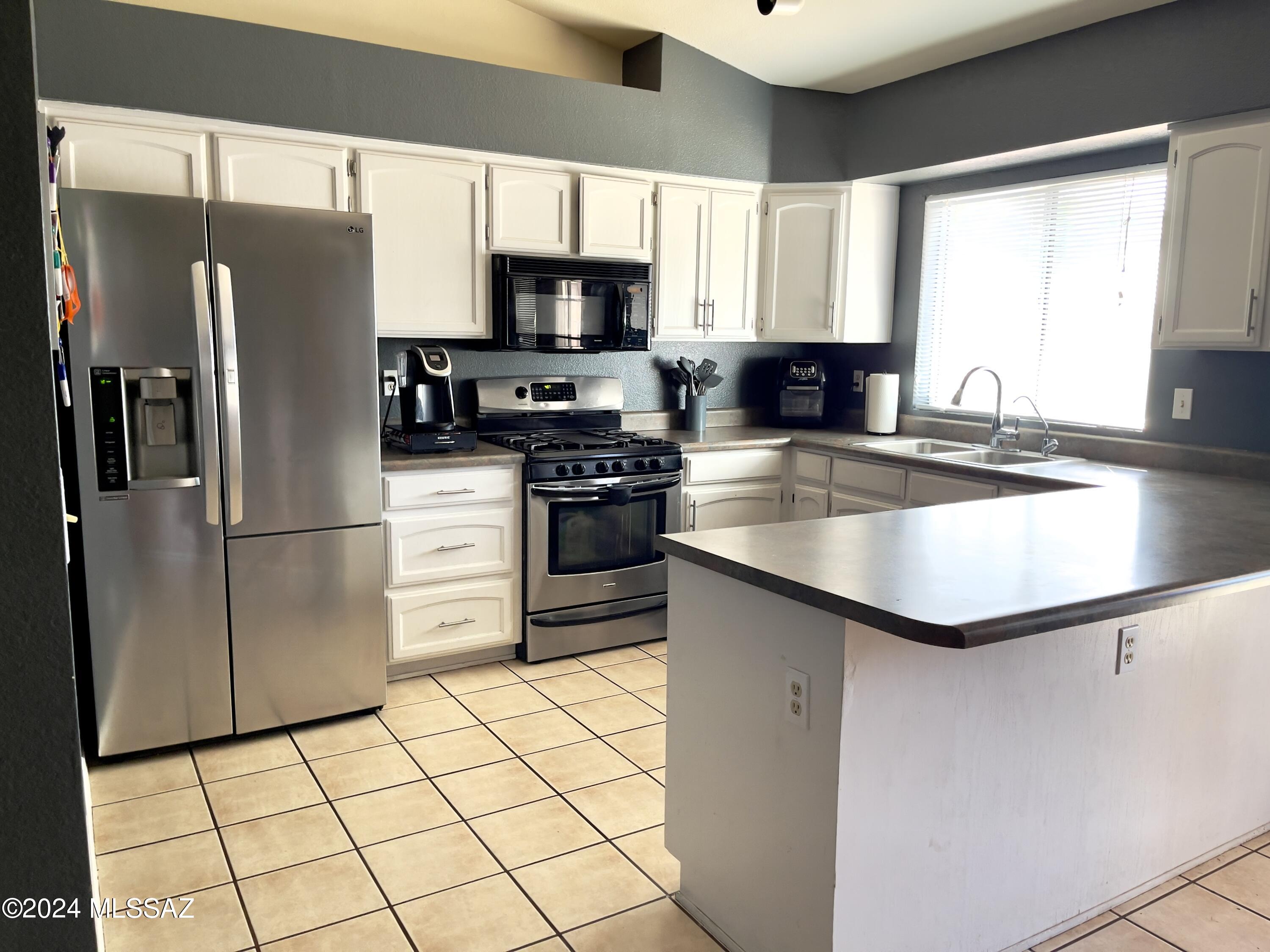 9511 East Danforth Place Tucson, AZ 85747 - Photo 2 of 9