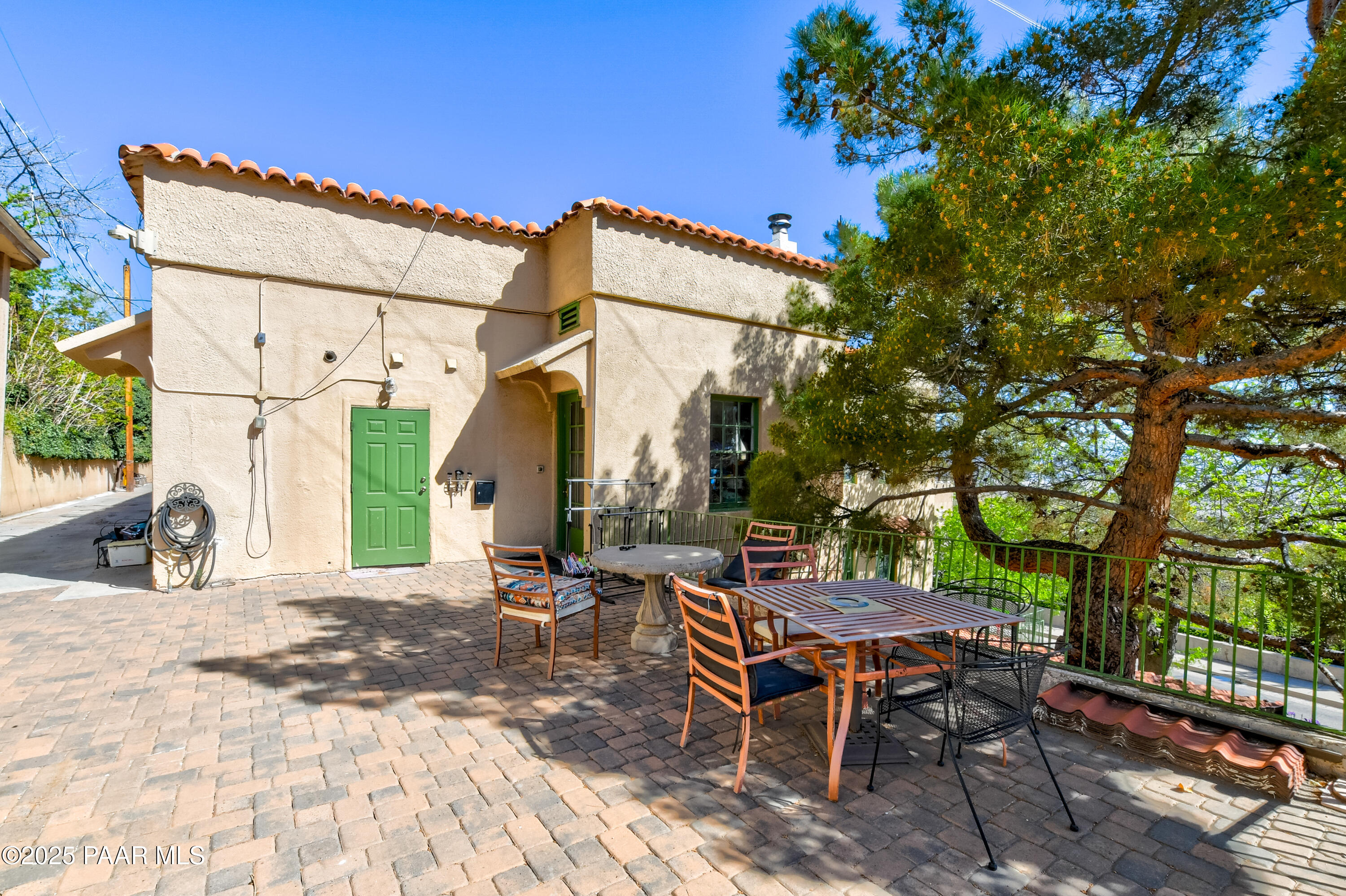403 Clark Street Jerome, AZ 86331 - Photo 27 of 60 a backyard of a house with table and chairs
