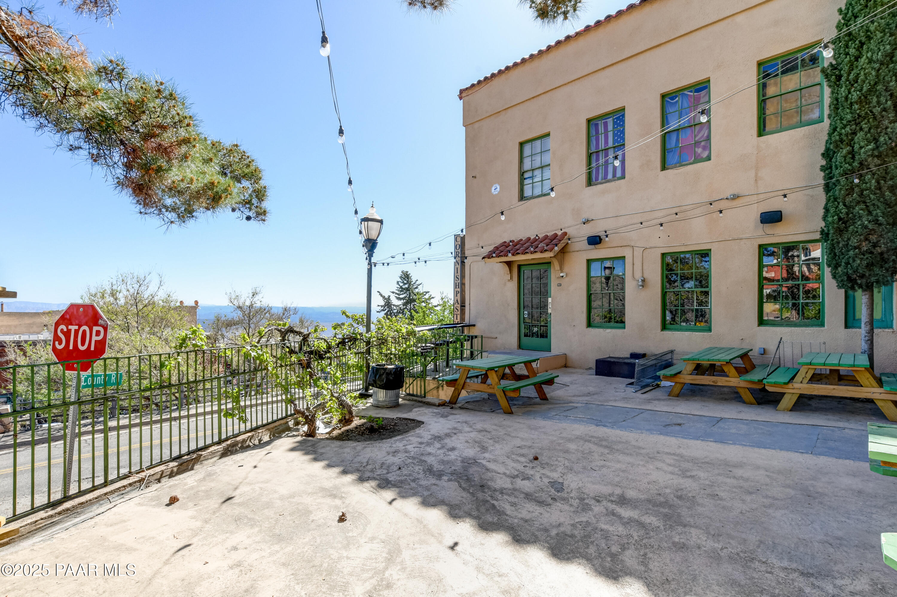 403 Clark Street Jerome, AZ 86331 - Photo 35 of 60 a view of a patio with table and chairs and potted plants