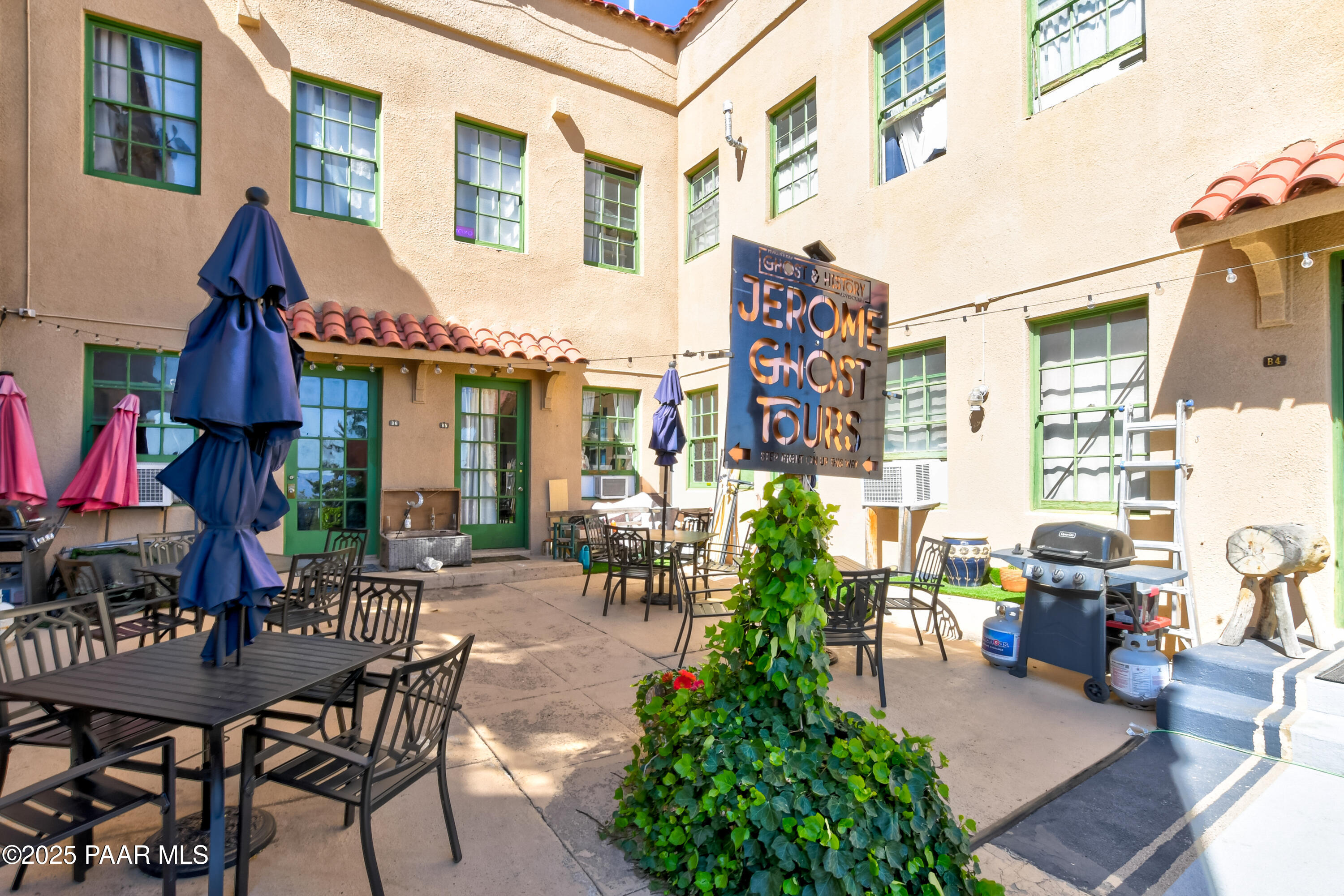 403 Clark Street Jerome, AZ 86331 - Photo 37 of 60 Patio Dining Area 4