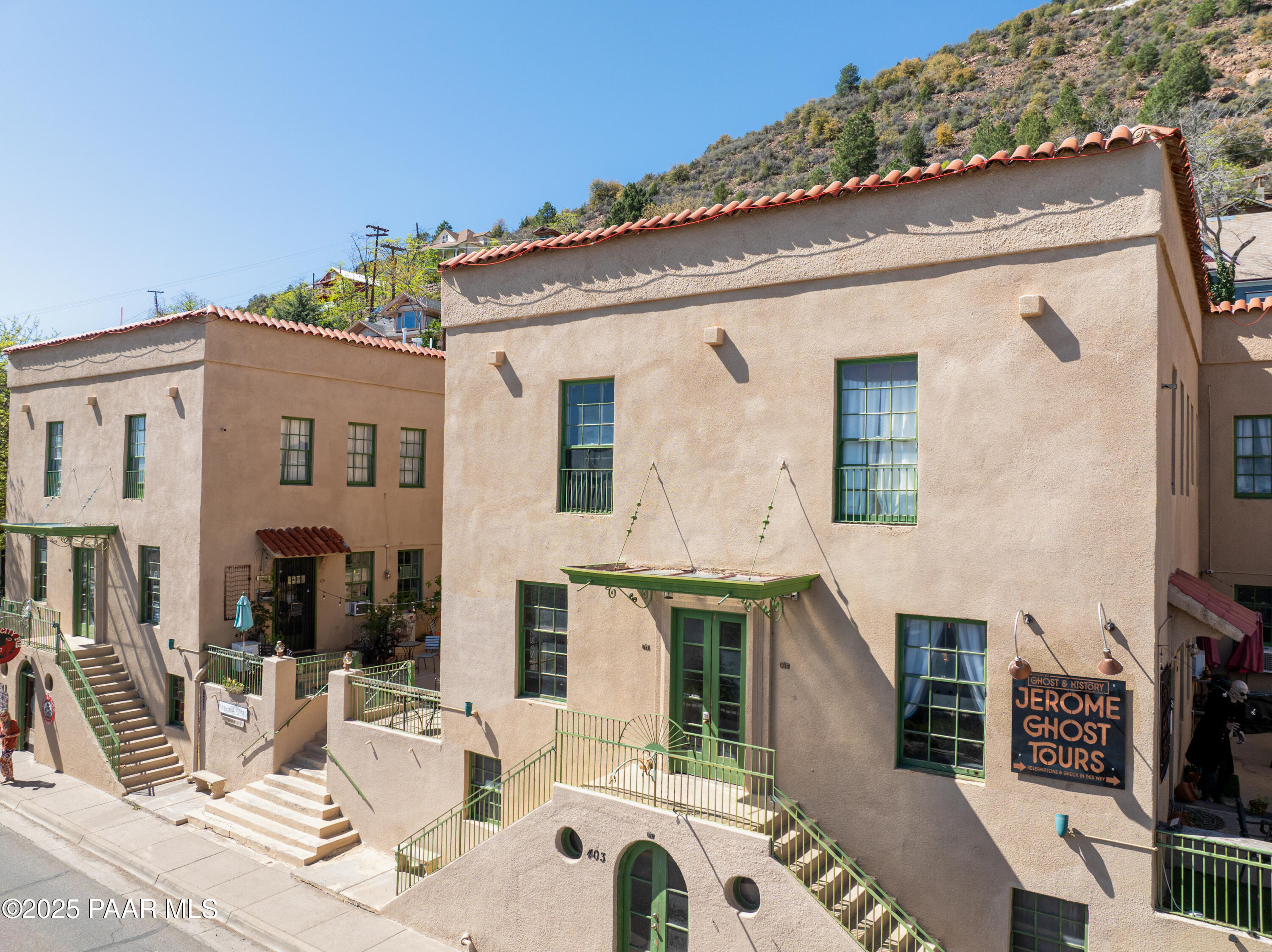 403 Clark Street Jerome, AZ 86331 - Photo 56 of 60 a view of a dinning table and chairs in patio