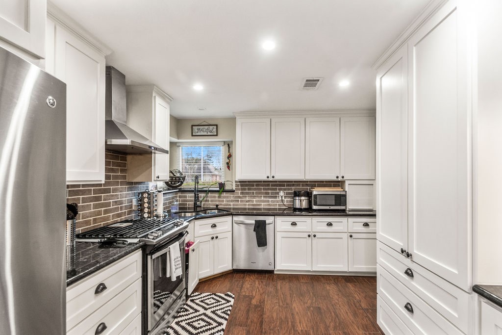 3804 September Drive Baytown, TX 77521 - Photo 11 of 32