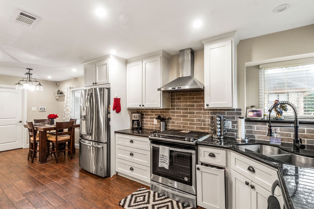 3804 September Drive Baytown, TX 77521 - Photo 9 of 32