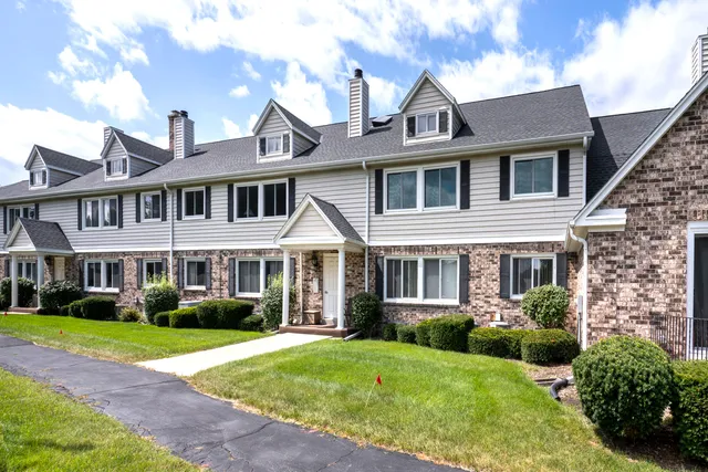 $275,000 | 1134 Pilgrim Parkway, Elm Grove, WI 53122