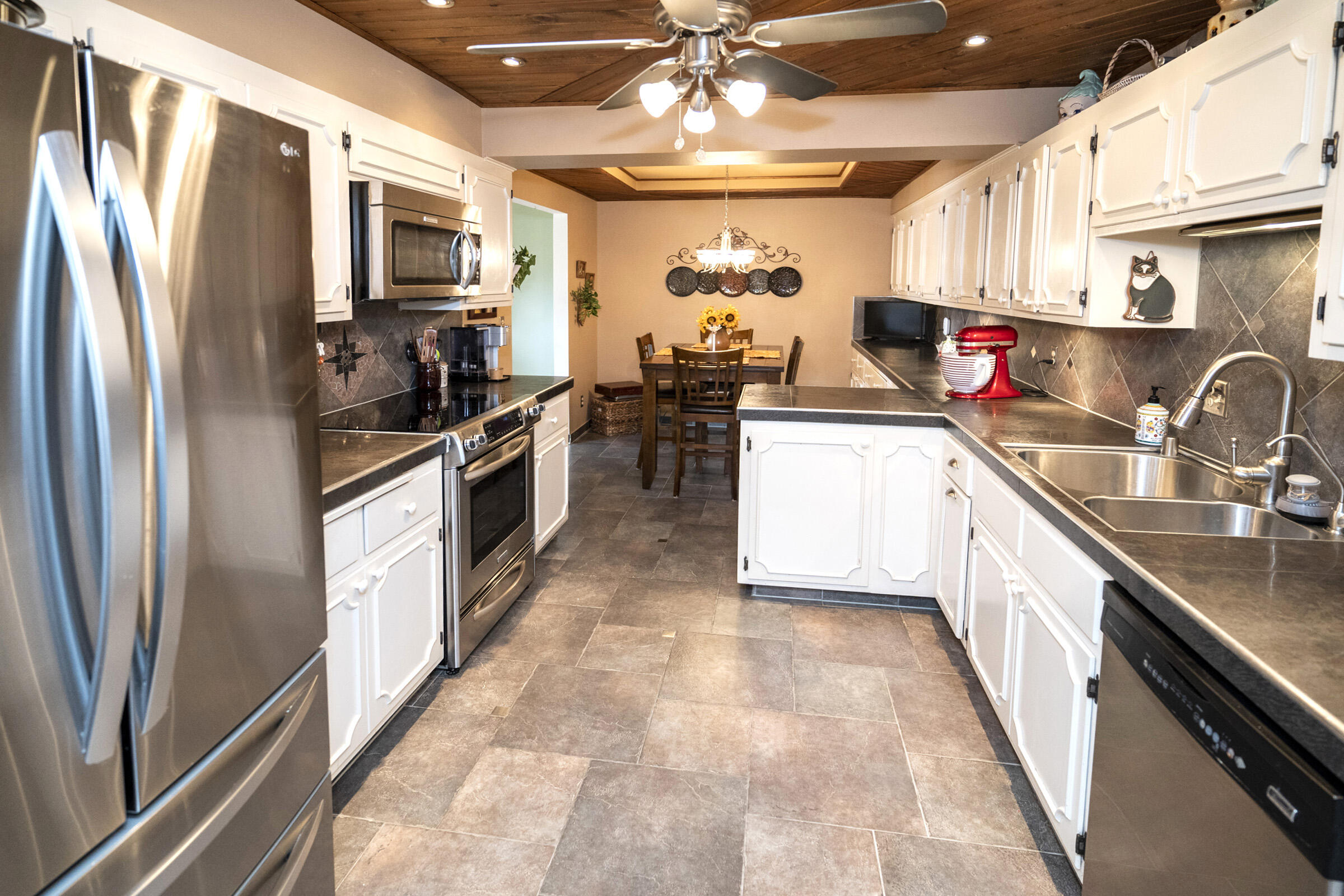 1134 Pilgrim Parkway Elm Grove, WI 53122 - Photo 14 of 43 Kitchen