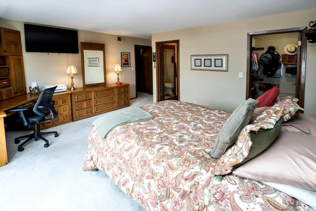 $275,000 | 1134 Pilgrim Parkway, Elm Grove, WI 53122