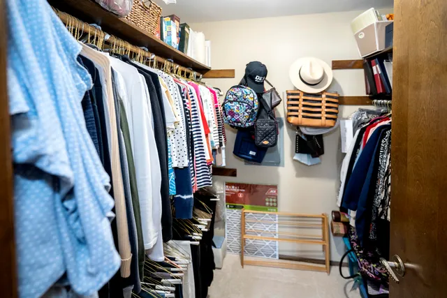 $275,000 | 1134 Pilgrim Parkway, Elm Grove, WI 53122