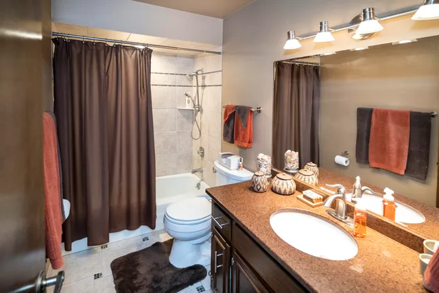 $275,000 | 1134 Pilgrim Parkway, Elm Grove, WI 53122