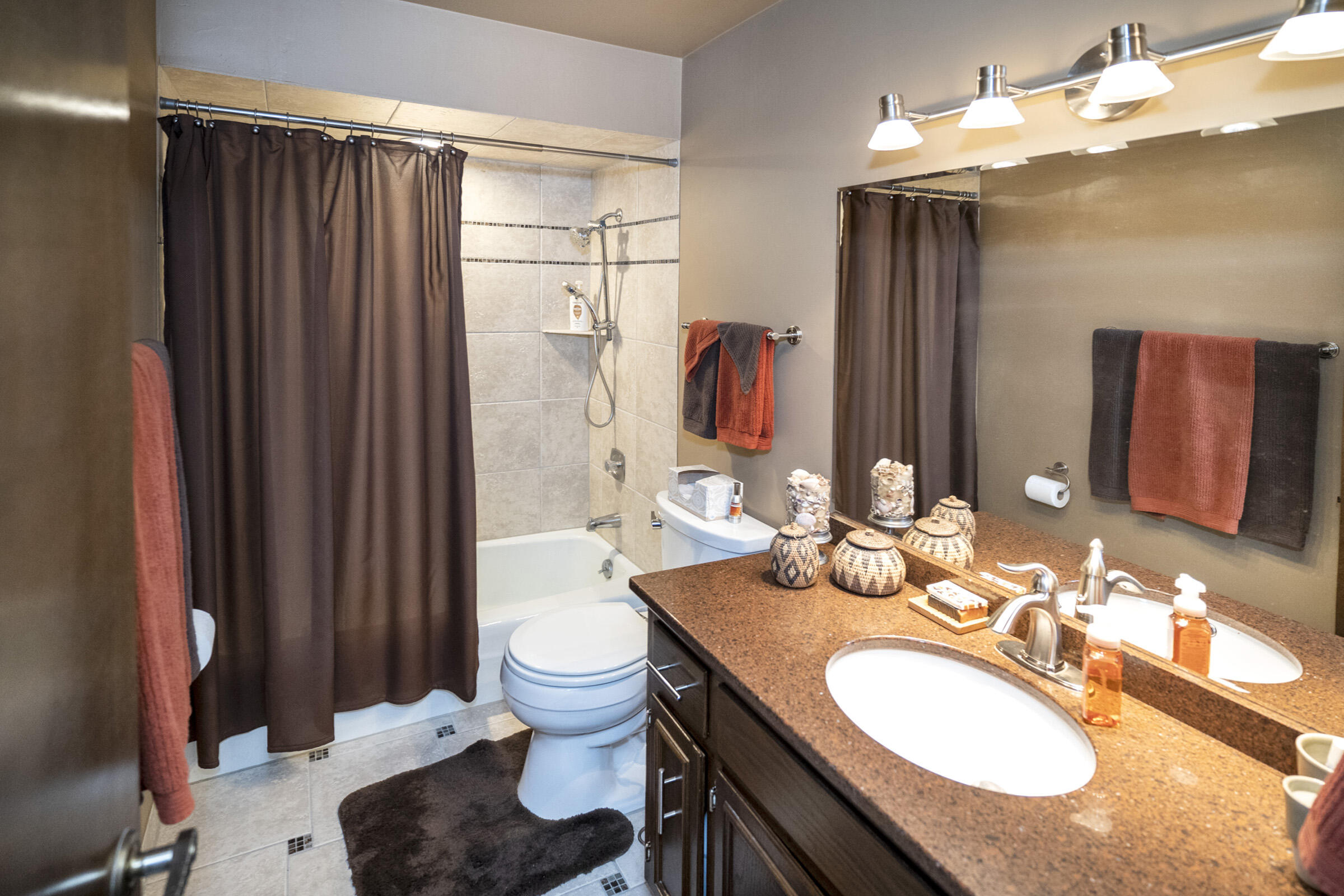 1134 Pilgrim Parkway Elm Grove, WI 53122 - Photo 29 of 43 Main Bath