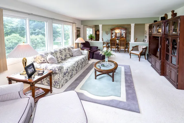 $275,000 | 1134 Pilgrim Parkway, Elm Grove, WI 53122