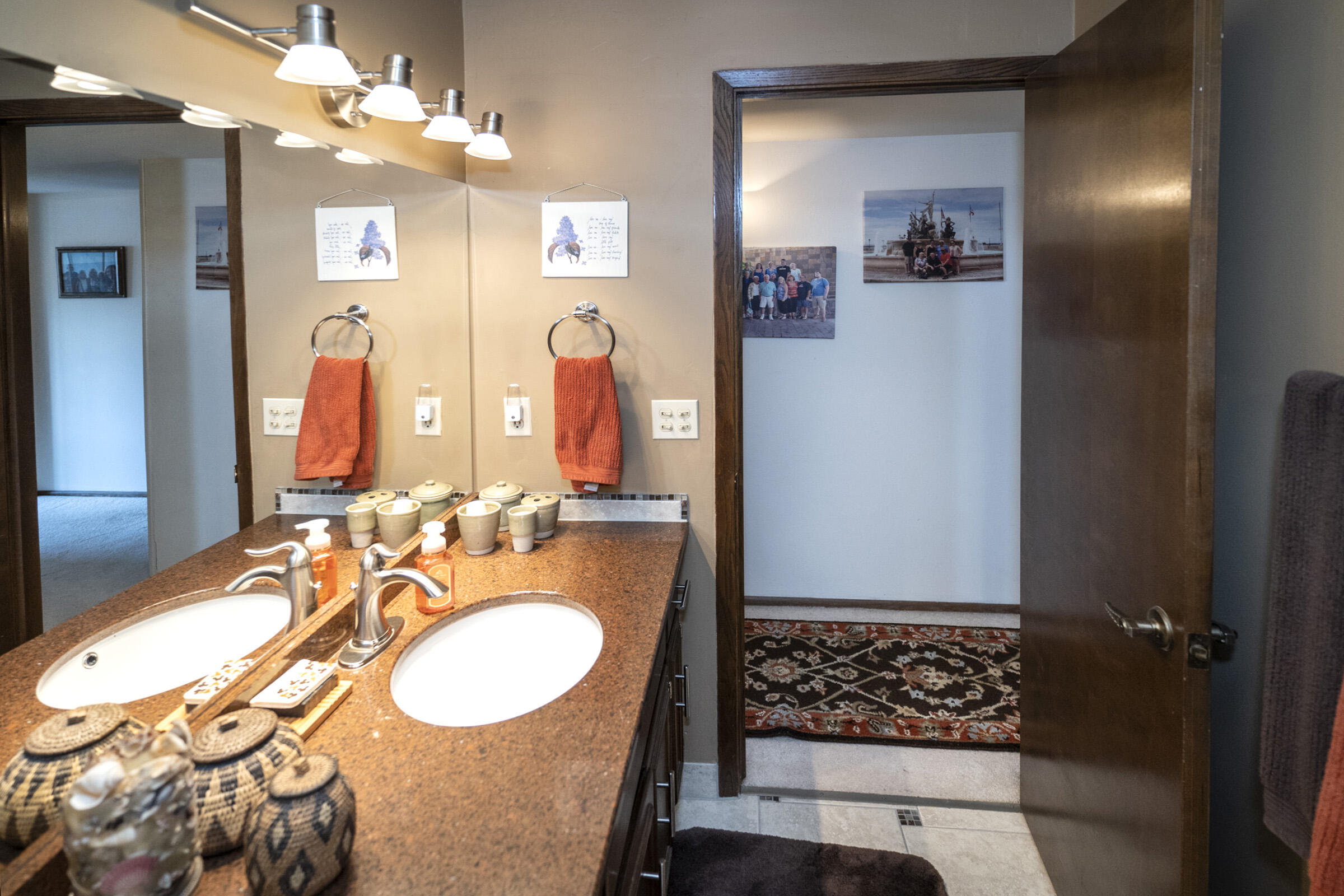 1134 Pilgrim Parkway Elm Grove, WI 53122 - Photo 31 of 43 Main Bath