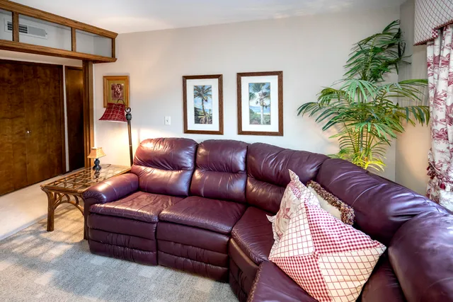 $275,000 | 1134 Pilgrim Parkway, Elm Grove, WI 53122