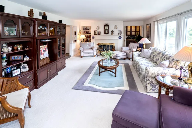 $275,000 | 1134 Pilgrim Parkway, Elm Grove, WI 53122