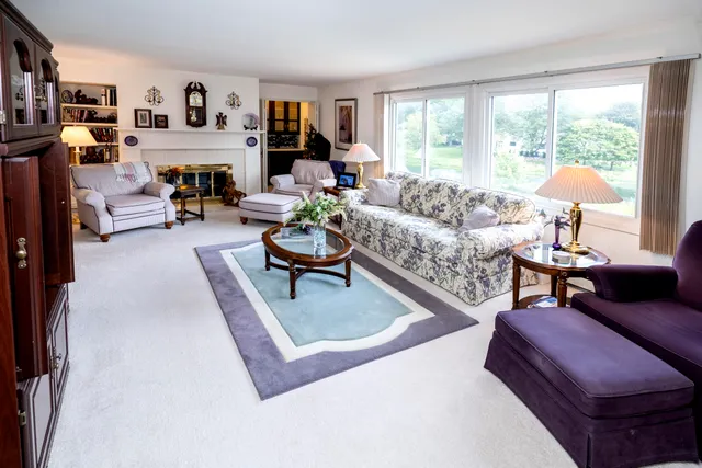 $275,000 | 1134 Pilgrim Parkway, Elm Grove, WI 53122