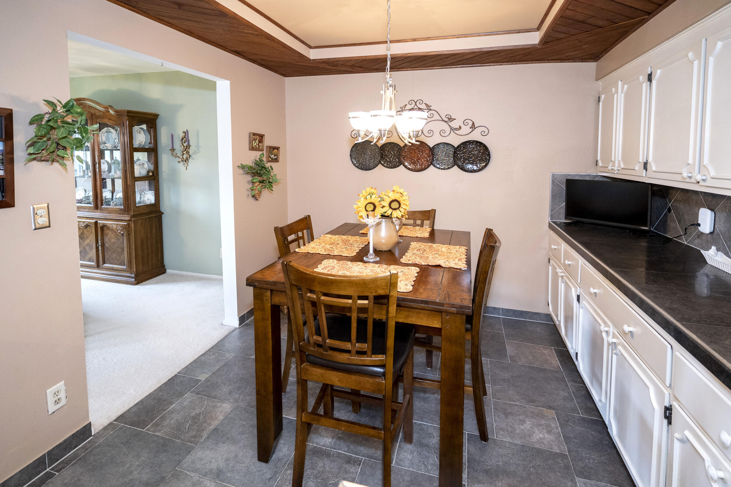 1134 Pilgrim Parkway Elm Grove, WI 53122 - Photo 10 of 43 Eat-in Kitchen