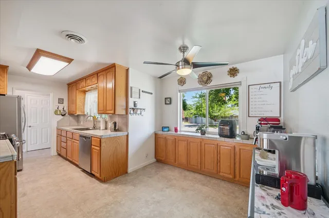 $413,000 | 2912 Squire Avenue, Redding, CA 96002