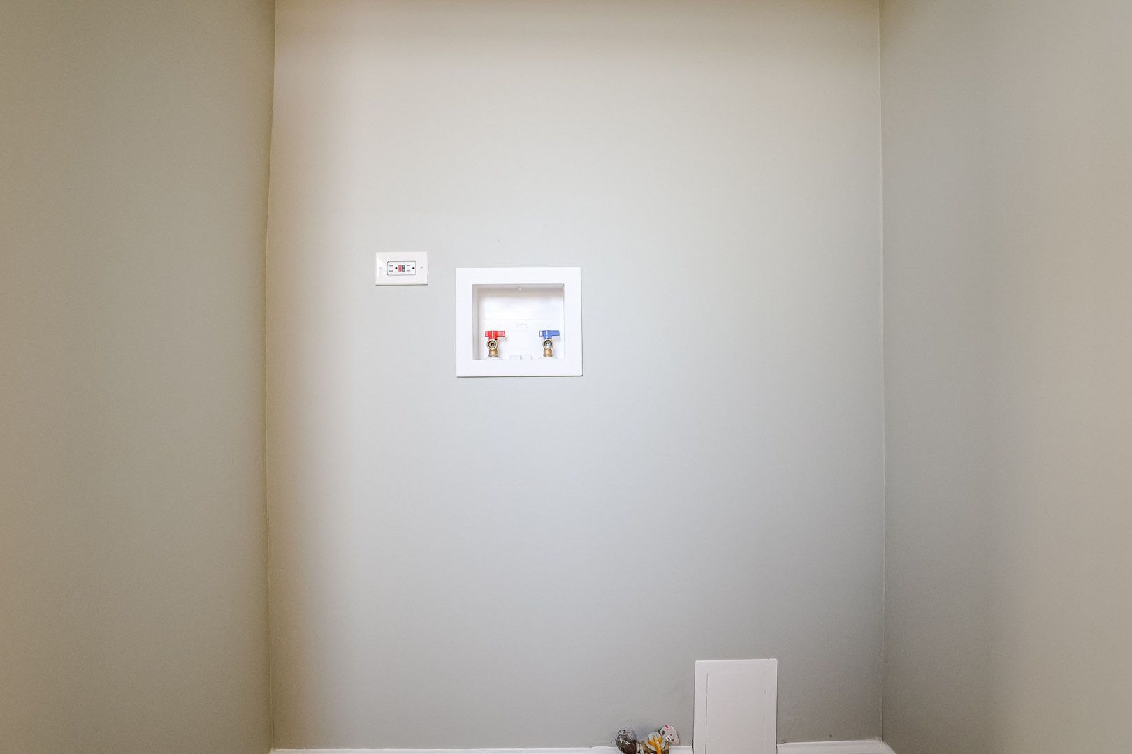 746 Walnut Street, Unit 2E Waukegan, IL 60085 - Photo 11 of 21 a view of a small space