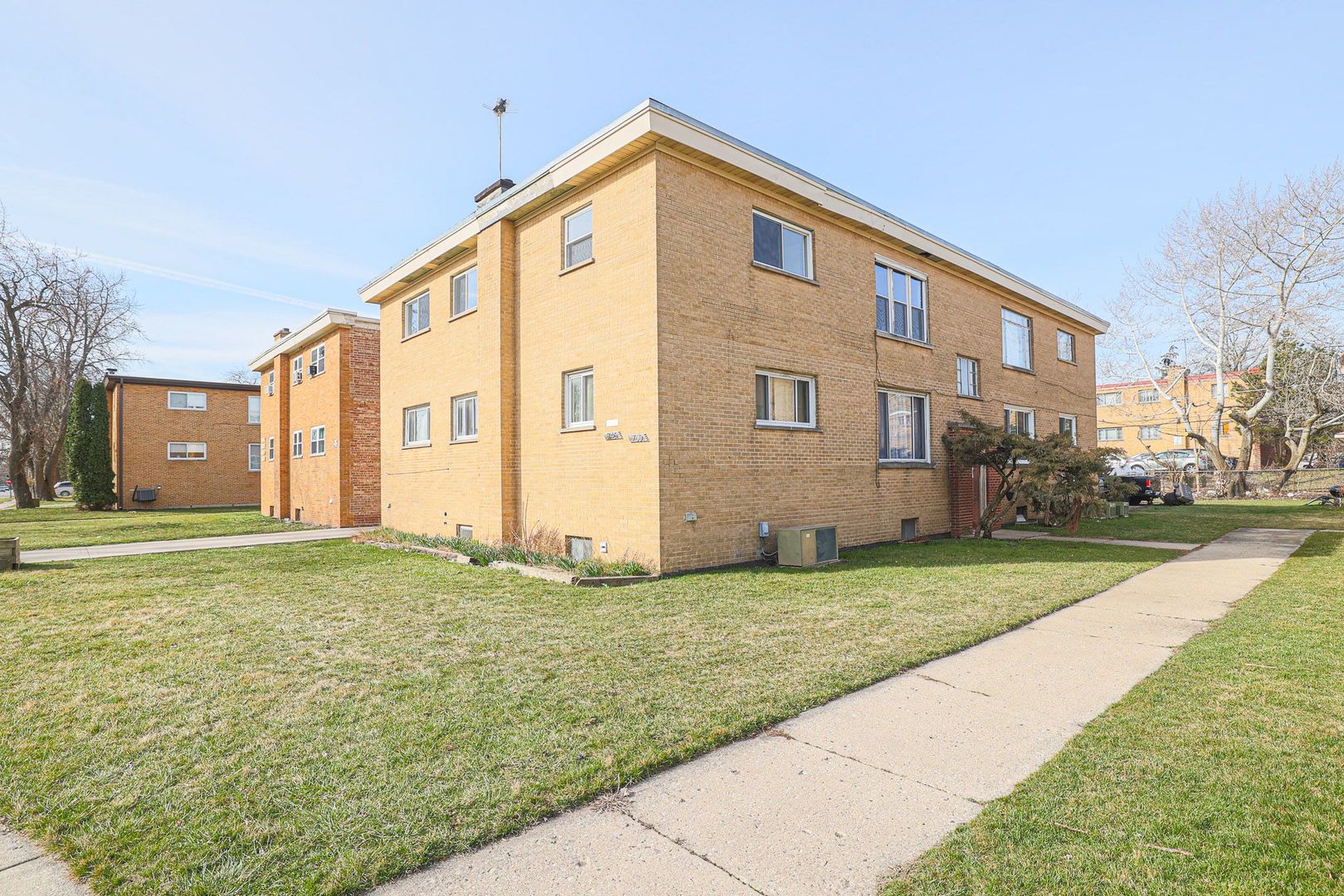 746 Walnut Street, Unit 2E Waukegan, IL 60085 - Photo 3 of 21 a front view of a house with a yard