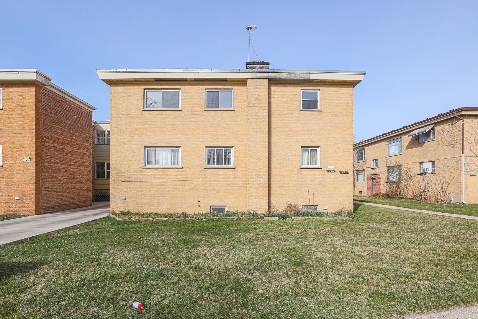 746 Walnut Street, Unit 2E Waukegan, IL 60085 - Photo 4 of 21 a view of a house with backyard