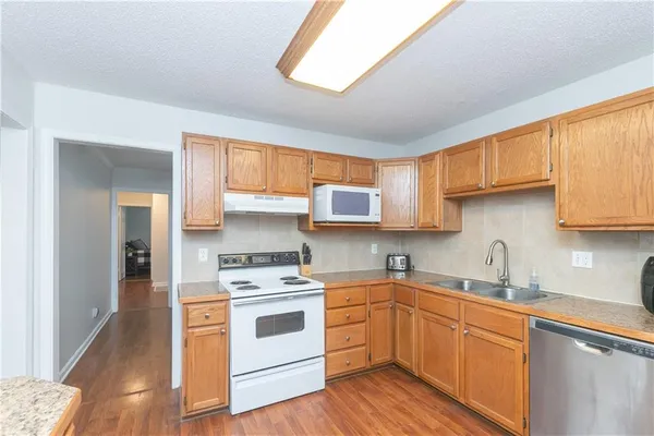 $245,000 | 4404 East 137th Street, Grandview, MO 64030
