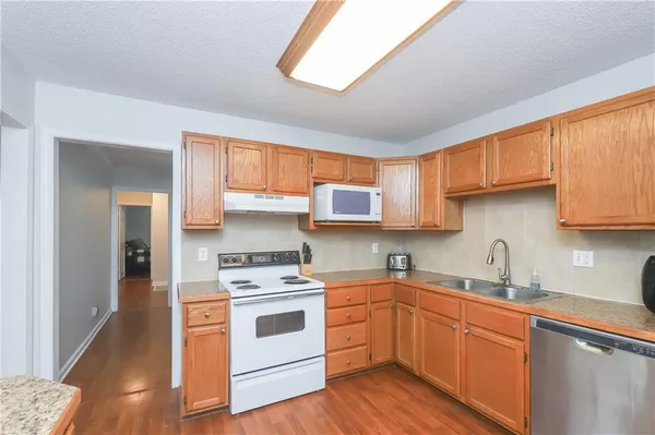 $245,000 | 4404 East 137th Street, Grandview, MO 64030