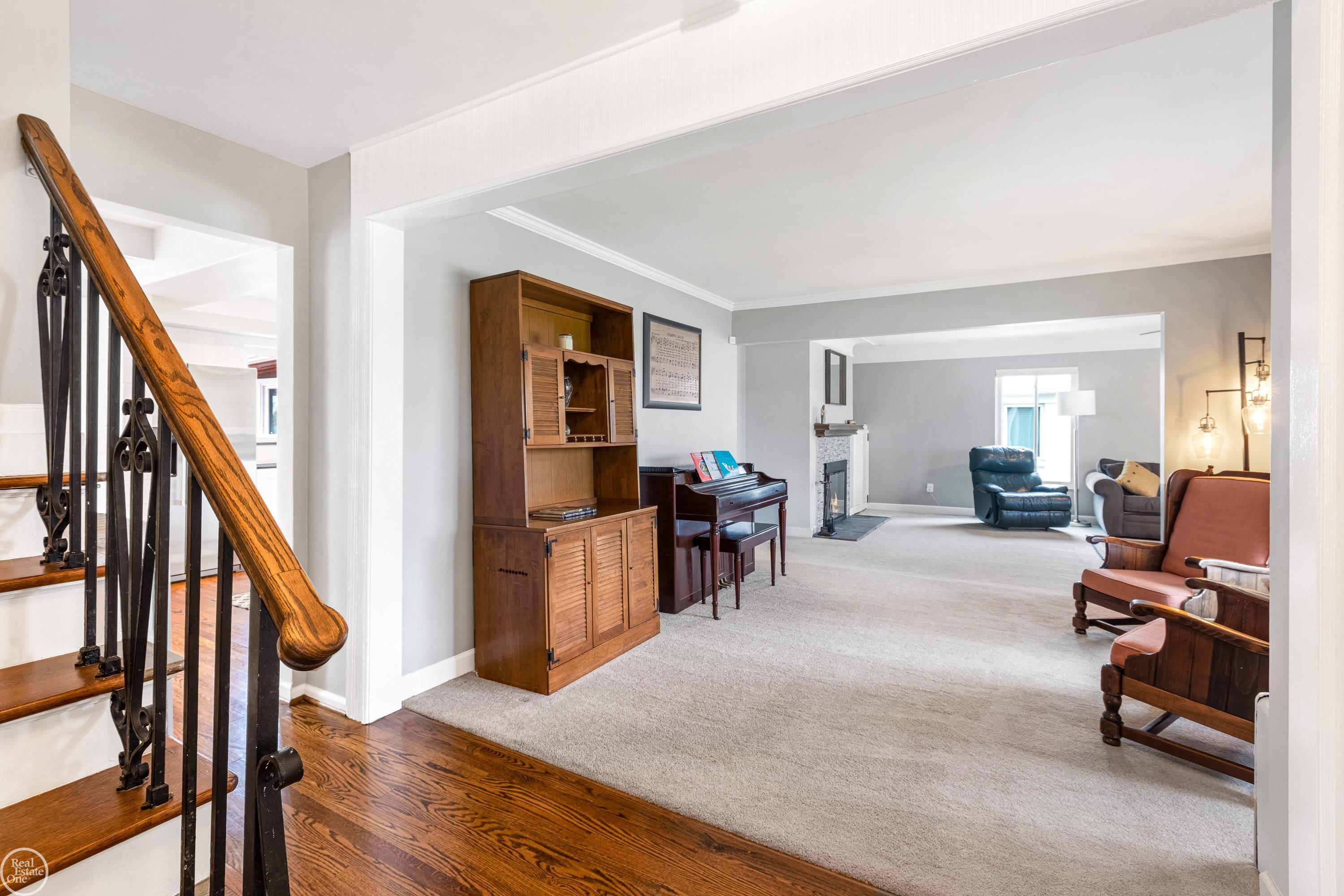 791 Roslyn Road Grosse Pointe, MI 48236 - Photo 9 of 57 50106857-8.JPG
