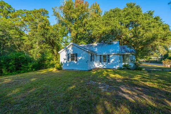 $414,000 | 1063 South Pinckney Street, McClellanville, SC 29458