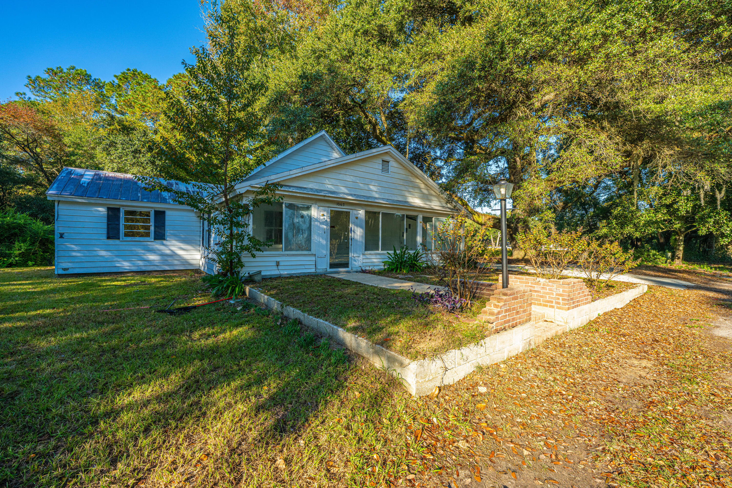 1063 South Pinckney Street McClellanville, SC 29458 - Photo 4 of 21 1063SPinckney007