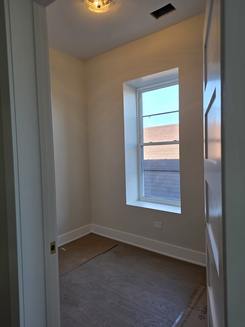 3216 South Morgan Street, Unit 3F Chicago, IL 60608 - Photo 3 of 6 a small space with a window
