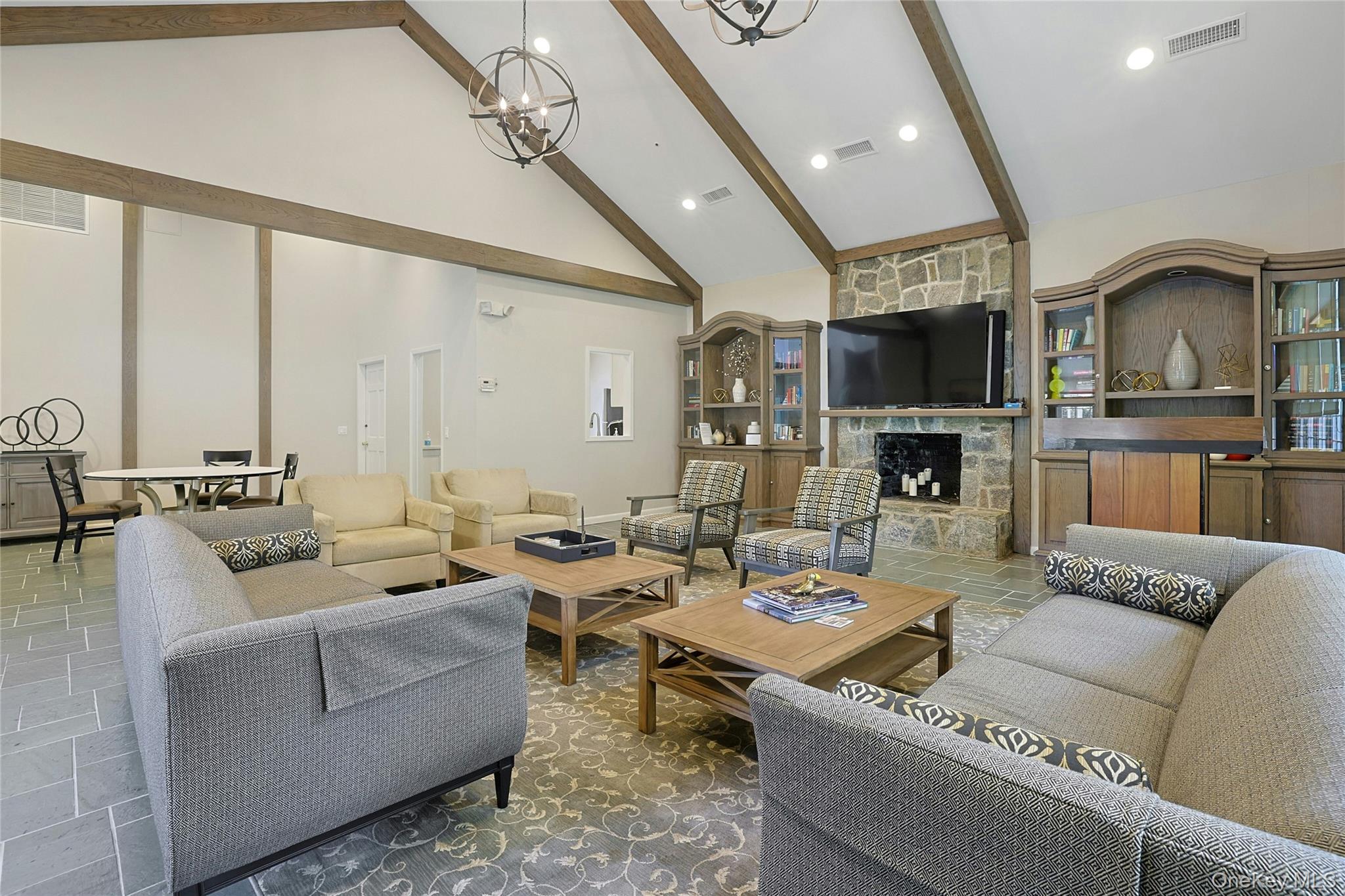 44 Westfield Road White Plains, NY 10605 - Photo 35 of 40 Clubhouse living room