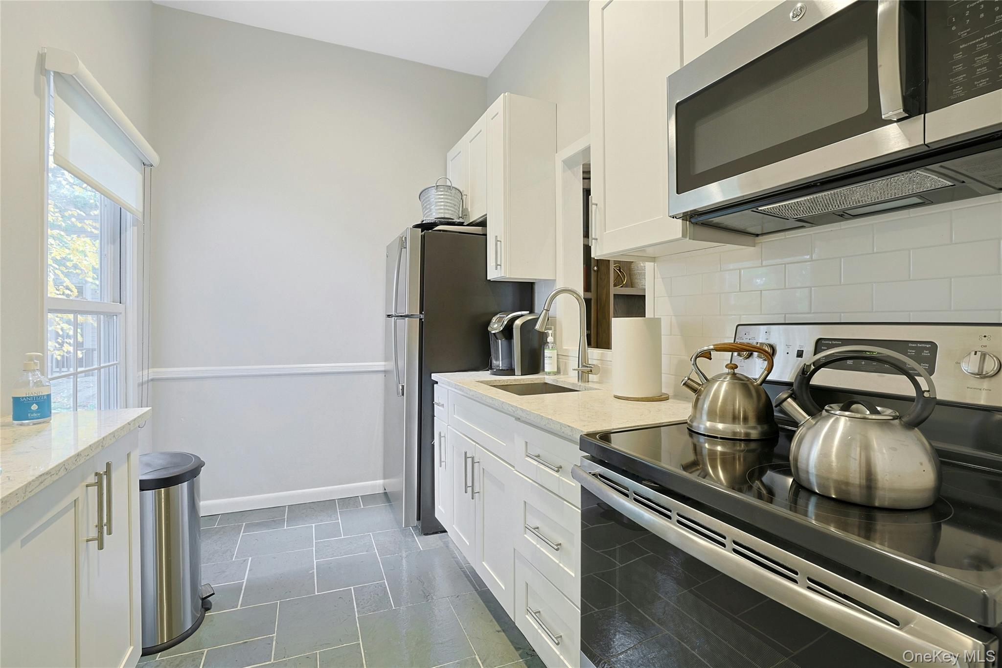 44 Westfield Road White Plains, NY 10605 - Photo 36 of 40 Clubhouse kitchen