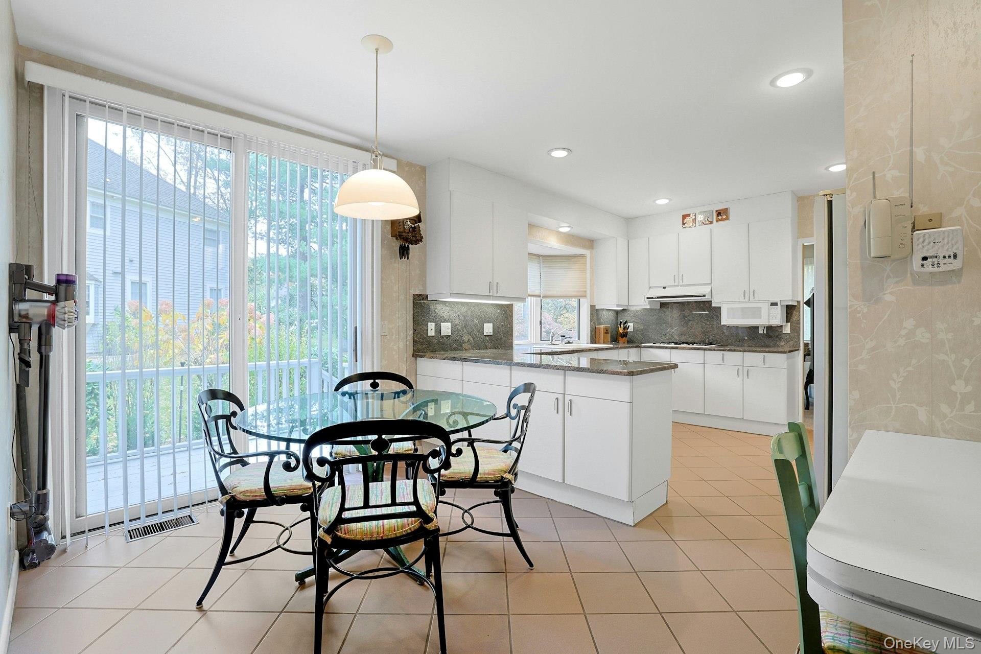 44 Westfield Road White Plains, NY 10605 - Photo 6 of 40 Eat-in kitchen with bay window, sliding door to side deck and great space