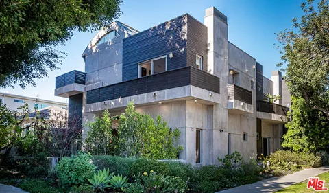 $2,595,000 | 861 20th Street, Unit 1, Santa Monica, CA 90403