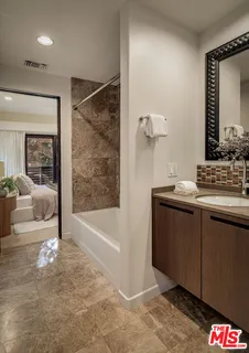 $2,595,000 | 861 20th Street, Unit 1, Santa Monica, CA 90403