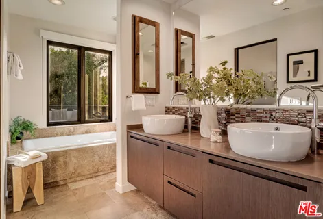 $2,595,000 | 861 20th Street, Unit 1, Santa Monica, CA 90403