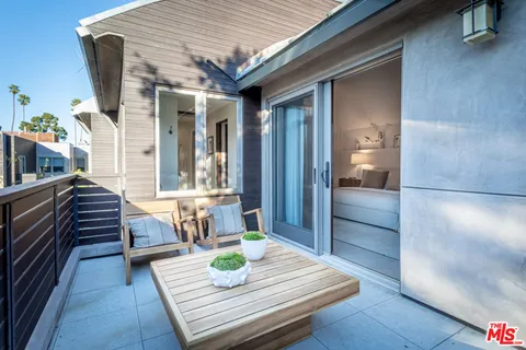 $2,595,000 | 861 20th Street, Unit 1, Santa Monica, CA 90403