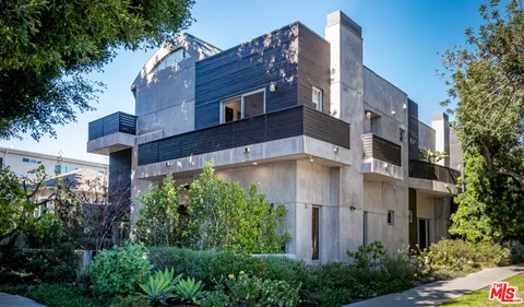 $2,595,000 | 861 20th Street, Unit 1, Santa Monica, CA 90403