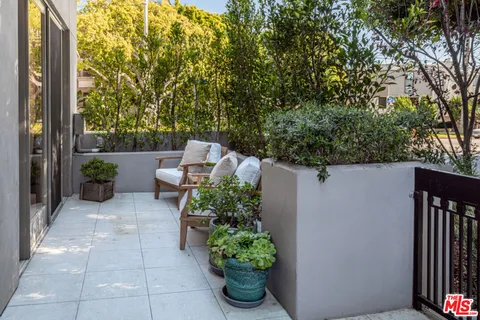 $2,595,000 | 861 20th Street, Unit 1, Santa Monica, CA 90403