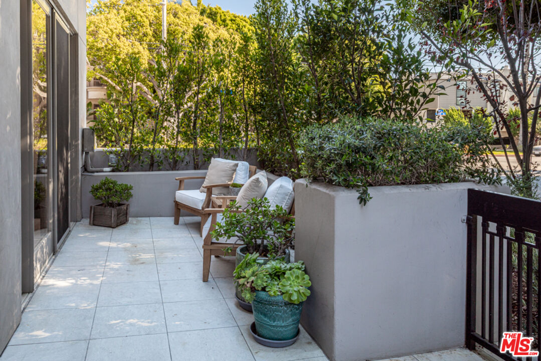 861 20th Street, Unit 1 Santa Monica, CA 90403 - Photo 4 of 34