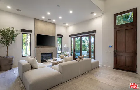 $2,595,000 | 861 20th Street, Unit 1, Santa Monica, CA 90403