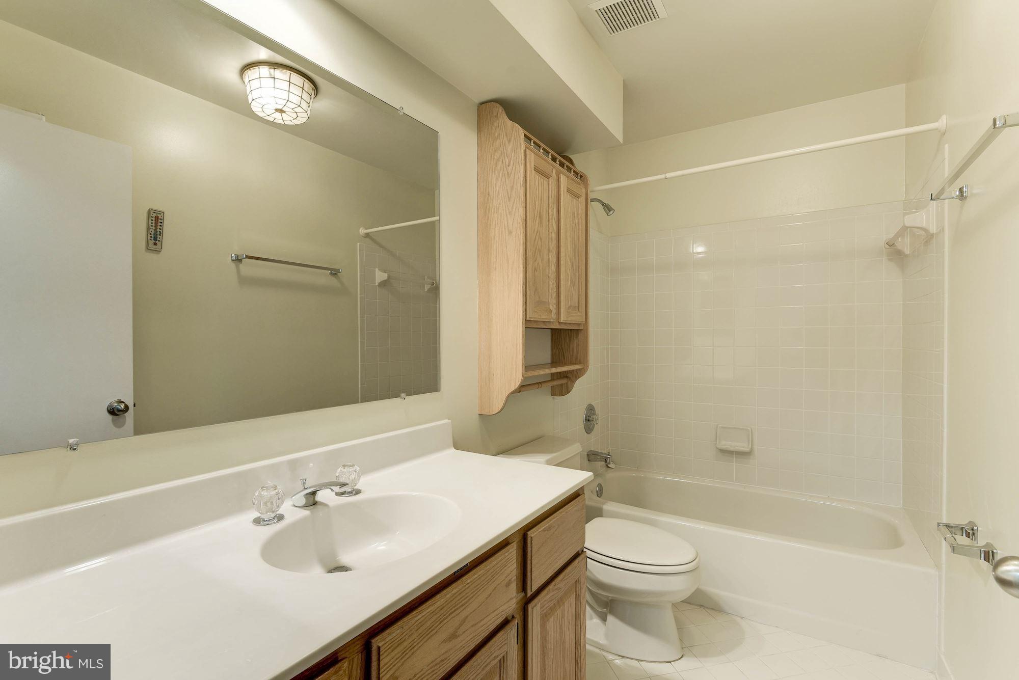 1329 Wedgewood Manor Way Reston, VA 20194 - Photo 22 of 30 Full Bath