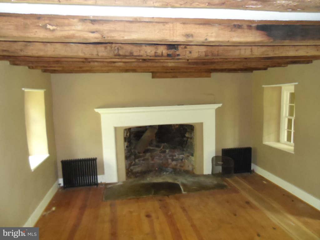 35034 Paxson Road Round Hill, VA 20141 - Photo 13 of 20 Living Room
