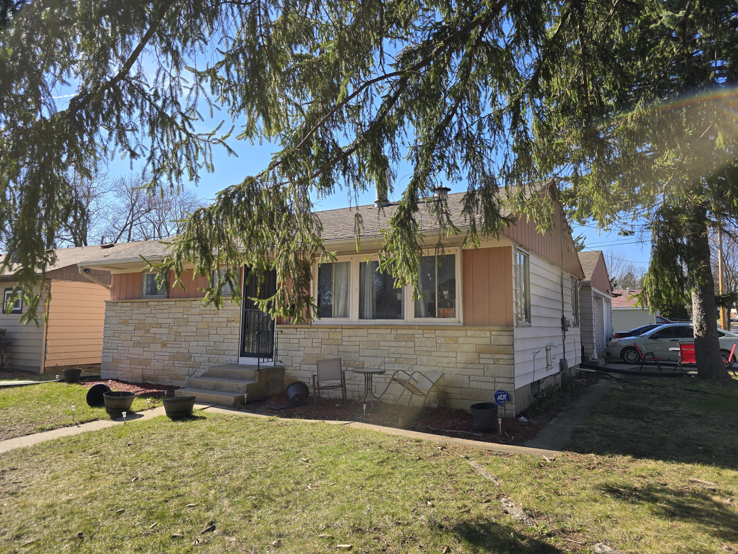 5471 North 74th Street Milwaukee, WI 53218 - Photo 3 of 6 20260408_153908